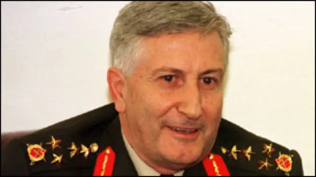 Emekli Orgeneral Çevik Bir