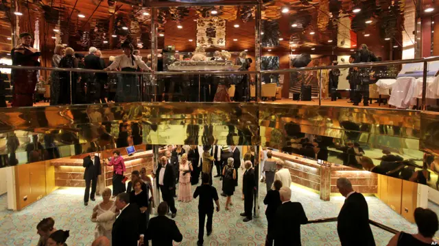 整个纪念之旅历时12个夜晚，航程起点是英国南安普顿，终点为美国纽约。这也是泰坦尼克号100年前处女航的原始航线。 