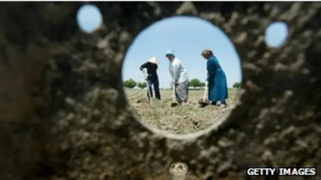 Ozarbayjon seksini kamerada tomosha qiling