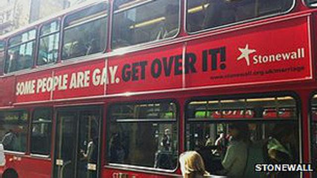 Рекламные наклейки на лондонских автобусах 