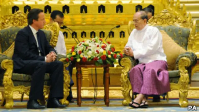 Thủ tướng Anh Cameron (trái) gặp Tổng thống Miến Điện