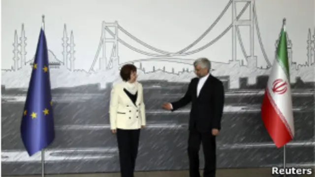 عکس یادگاری سعید جلیلی و کاترین اشتون در آغاز مذاکرات یک روزه در استانبول