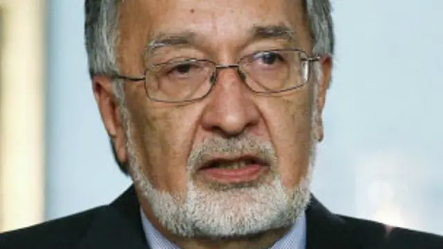 د ۲۰۱۰ په جنورۍ کې حامد کرزي زلمی رسول د بهرنیو چارو وزارت ته ونوماوه او ملي شورا ته یې معرفي کړ، چې د رایو په اکثریت د بهرنیو چارو وزیر وټاکل شو.