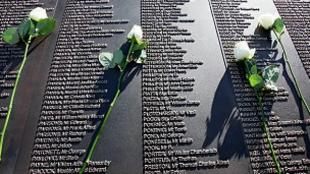 اسامی جان باختگان تایتانیک در یک بنای یادبود جدید در بلفاست حک شده است