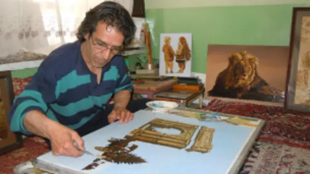 ښاغلی ګندمي د خپلو لسګونو انځورونو په لوټیدو غمجن دی. 