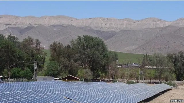Paneles solares en el desierto de Atacama