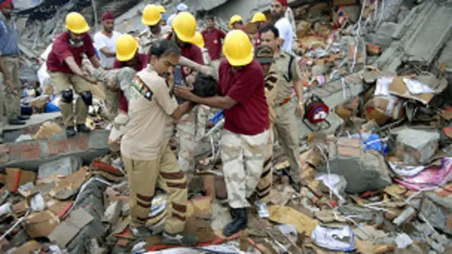 जालधंर में एक इमारत के गिरने से दो लोगों की मौत हो गई. कुछ लोग अभी भी फंसे है, राहत कार्य जारी है. 