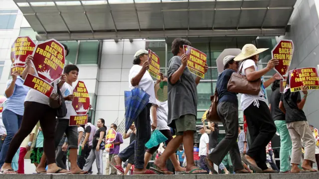 Người dân ở Manila, thủ đô Philippines, vừa có cuộc biểu tình phản đối Trung Quốc vào sáng thứ Hai 16/4.