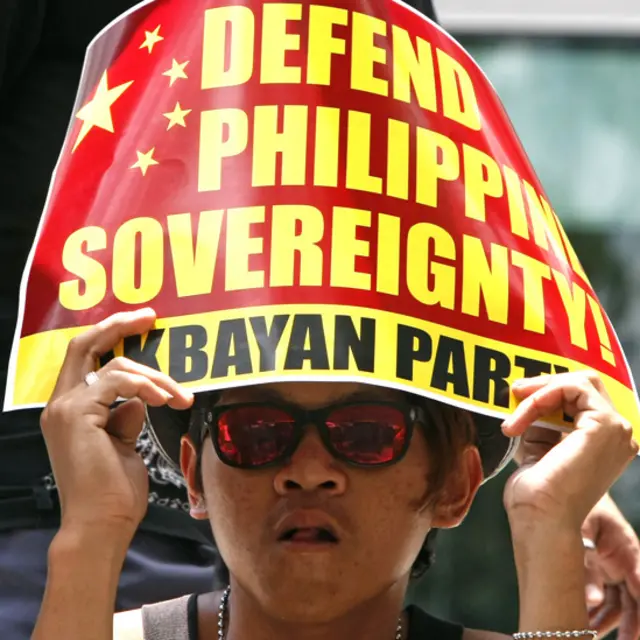 Cũng có tiếng nói kêu gọi Philippines phải bảo vệ chủ quyền bằng mọi giá.