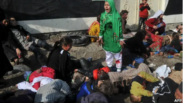 ترانه، دختر سبزپوش، در بهت از دست دادن عزیزانش