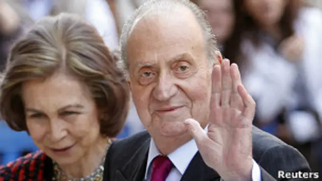 Rey Juan Carlos de España, junto a su esposa (foto de archivo)