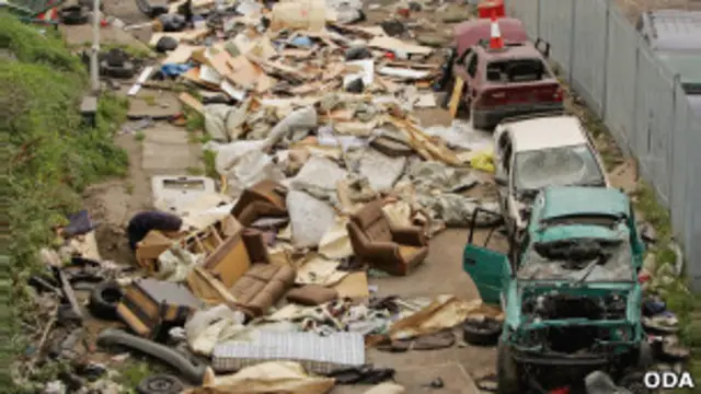 Lixão em área do parque olímpico, antes do início das construções