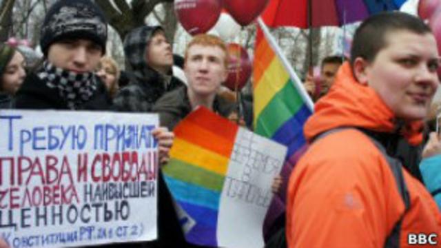 (ФОТО, ВИДЕО) «Сегодня ЛГБТ, завтра — зоофилия». Протест против ЛГБТ у здания посольства США