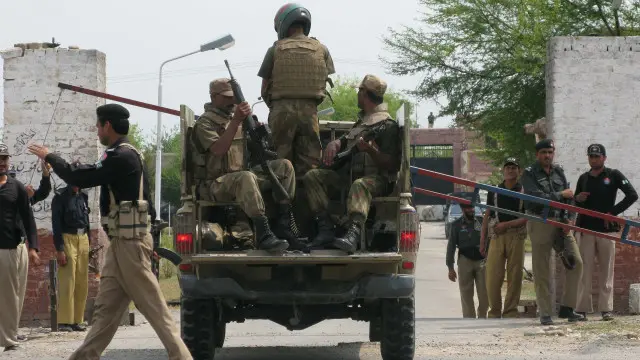 ان افراد کو بنوں میں جیل توڑنے، سکیورٹی فورسز، قانون نافذ کرنے والے اداروں کے اہلکاروں اور عام شہریوں پر حملوں میں ملوث ہونے پر سزائے موت سنائی گئی تھی