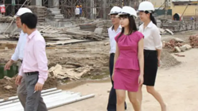 Cô Tô Linh Hương đi thị sát công trình