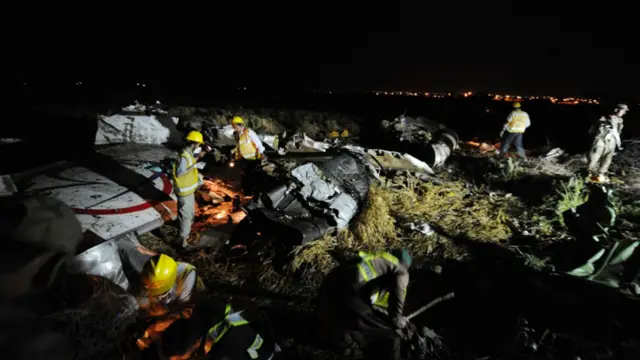 Pesawat milik maskapai Bhoja Air mengangkut 127 penumpang dan kru, mengalami kecelakaan ketika akan mendarat di dekat ibukota Islamabad.