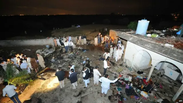 Laporan menyebutkan peristiwa itu terjadi bersamaan dengan badai, tetapi penyebab kecelakaan belum diketahui.