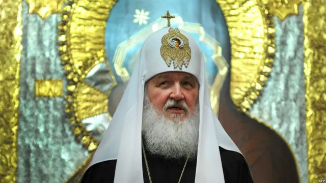 بطریق کیریل اول، رهبر کلیسای ارتودوکس روسیه، بابت حمایتش از ولادیمیر پوتین مورد انتقاد قرار دارد