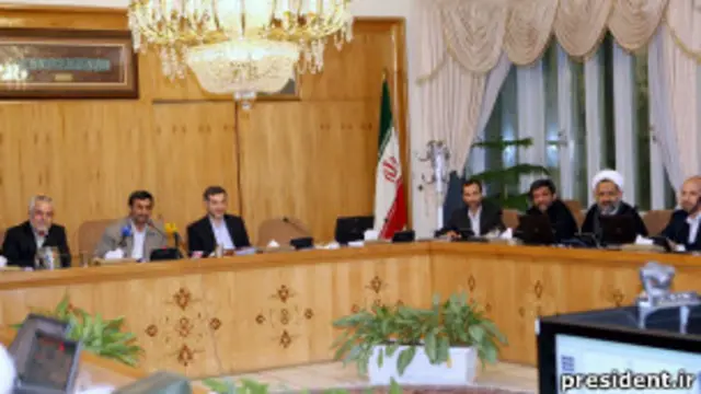 ایران کې د کابینې مشري ولسمشر یا یې هغه لومړی مرستیال کوي چې د کابینې د چارو مسؤولیت لري.