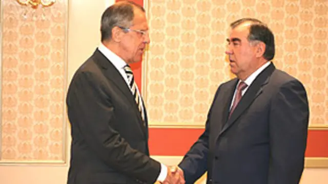 آقای لاوروف از قول پرزیدنت رحمان گفت، که تاجیکستان به وجود پایگاه نظامی و دیگر تأسیسات نظامی روسیه در این کشور علاقه‌مند است