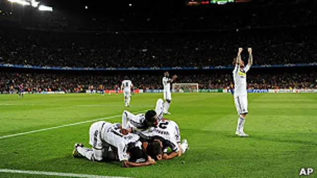 Игроки "Челси" празднуют победу