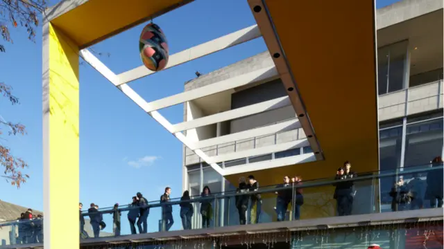 Telur lukisan karya Sinta Tantra