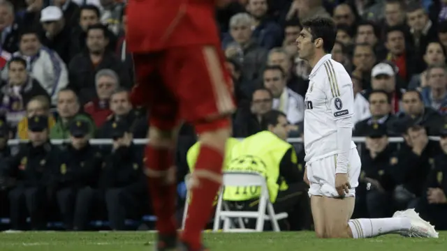 کاکا په پيناتي و نه کولى شو چې گول ووهي.