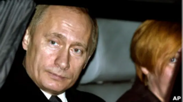 Владимир и Людмила Путины во время визита в Турцию 5 декабря 2004 г.