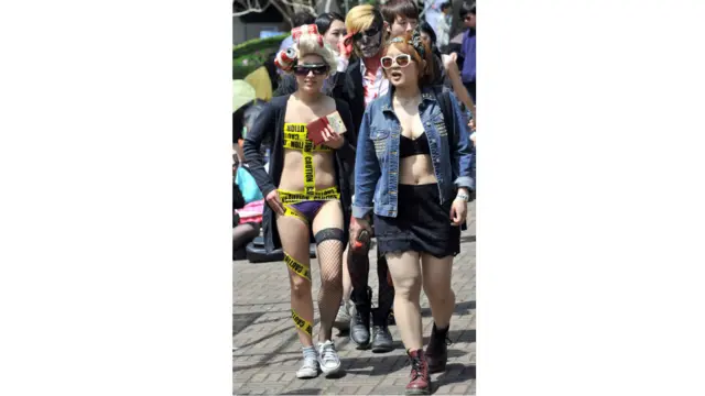 不过，她的这些行径却受到不少反叛的青少年所欢迎。