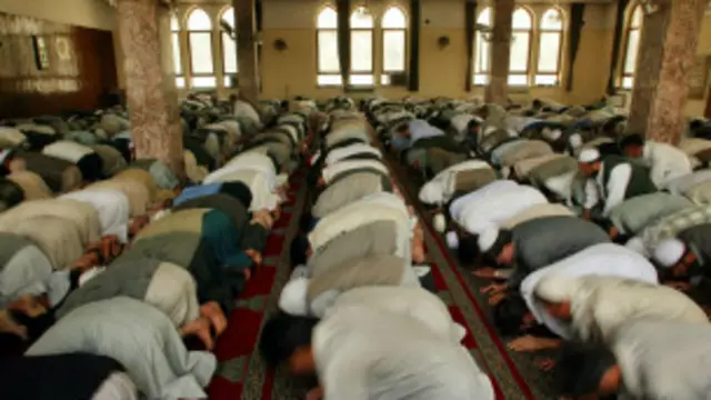 مقامها گفته اند که اگر امامهای مسجدها هشدارهای آنها را نادیده بگیرند، آنها را به نهادهای امنیتی معرفی خواهند کرد