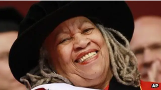 تونی موریسون، برنده جایزه ادبی نوبل و پولیتزر