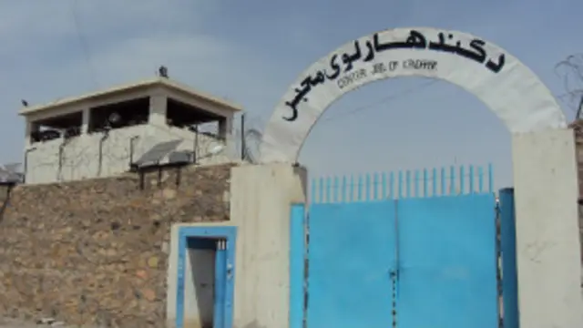 د کندهار والي توريالي ويسا د دغو نيوکو په ځواب کې وويل افغانستان يو لسيزه مخکې له ورانوونکو جګړو راوتلى دى او تر دې مهاله پوليسو، څارنوالانو او نورو اړينې وړتياوې نه دي تر لاسه کړي.