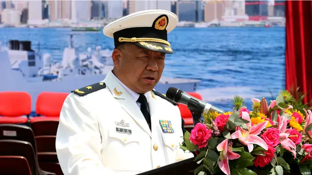 Hai tàu này thuộc hải đội 171, do Chuẩn đô đốc Lý Sĩ Hồng chỉ huy. Ông Lý đọc diễn văn khẳng định lại chủ quyền 'bất biến' của Trung Quốc tại Biển Đông.