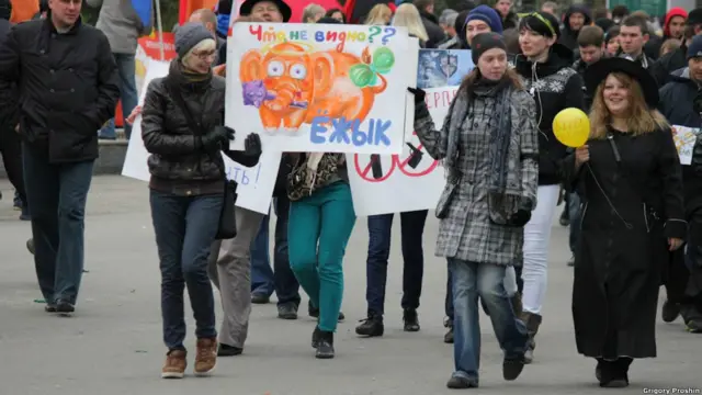 Монстранты с плакатами