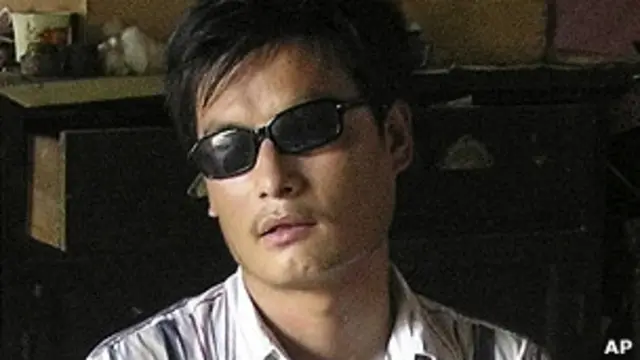 Chen Guangcheng dianggap sebagai pembangkang karena anti kebijakan aborsi dan sterilisasi Cina. 