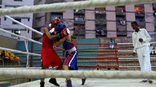 مستقل سہولتوں کی عدم موجودگی میں لیاری کے ایتھلیٹ اپنی صلاحیتوں کے اظہار کے لیے خود ہی انتظام کر لیتے ہیں، لیکن موجودہ حالات نے انہیں اس آسائش سے بھی محروم کر دیا ہے۔