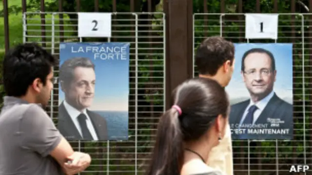 Предвыборные плакаты Николя Саркози и Франсуа Олланда