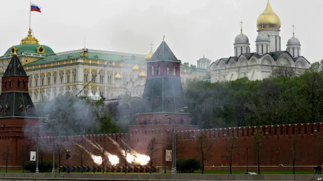 Tembakan meriam di luar Kremlin