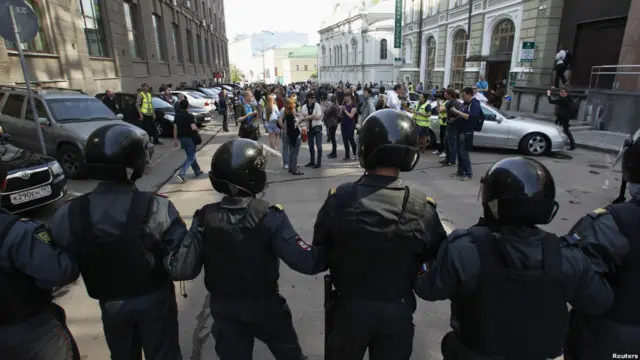 Polisi anti huru hara di Moskow