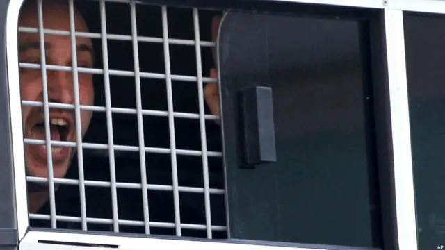 Москва, взгляд из автозака