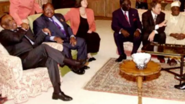 Bw Mkapa akiwa na viongozi wengine wa Afrika