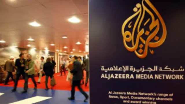 الجزيرة تقول إن التشويش على إرسالها يأتي من مواقع عسكرية محددة بالقاهرة.