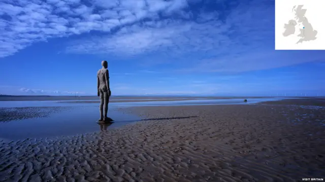 Escultura de Anthony Gormley, na Praia de Cosby (Fotos: LOCOG/VisitBritain.com) 