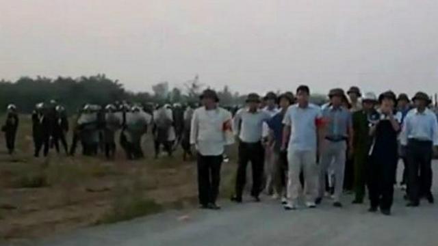 Truyền thông nhà nước không chiếu cảnh hàng ngàn cảnh sát cơ động cưỡng chế ở Văn Giang