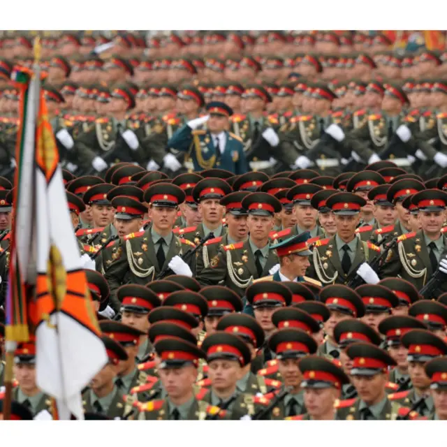 5月9日这一天成千上万俄罗斯军人和老战士参加了红场阅兵，纪念反法西斯战争胜利67周年。