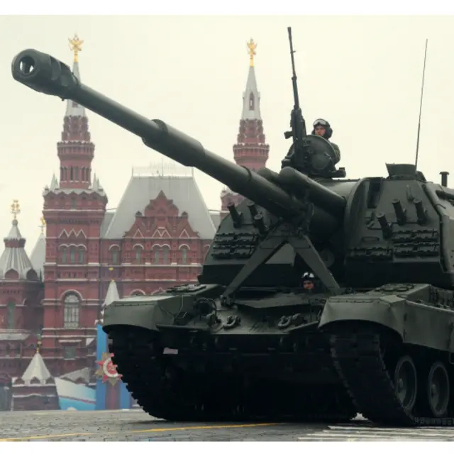 5月9日阅兵式上俄罗斯的自行火炮穿过红场