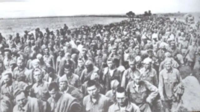 Советские военнопленные под Харьковом, май 1942 года