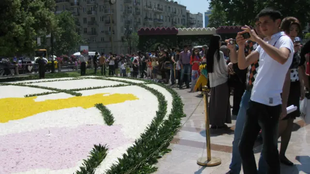 Bakıda gül bayramı 