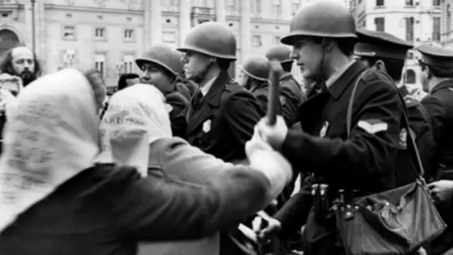 دیکتاتوری نظامی آرژانتین اطلاعی از سرنوشت فرزندان مادران پلازا دو مایو به آنان نمی‌داد