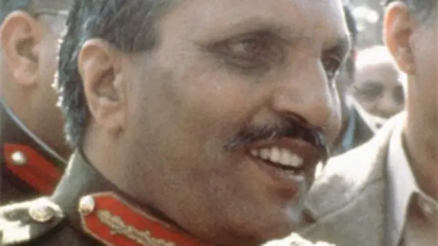 مجھے تو یہ بھی اندازہ نہیں کہ خود ضیا الحق بھی اگر آج کسی ریٹرننگ افسر کے سامنے پیش ہوتے تو آئینِ پاکستان کو بارہ صفحات کی کتاب قرار دے کر جب چاہے پھاڑ دینے کی دھمکی اور خدا کو حاضر ناظر جان کر تین دفعہ انتخابات کی تاریخ دے کر مکر جانے اور صدارتی ریفرنڈم میں جنوں بھوتوں سے ووٹ ڈلوا کر خود کو صدر منتخب کروانے کے تناظر میں خود کو کس طرح صادق اور امین ثابت کرتے